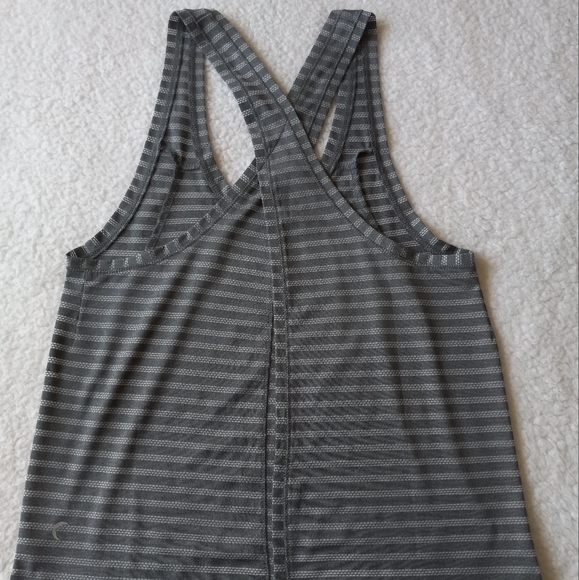 Zyia Active Women’s Size Medium Gray Striped Nimbus Split Back Tank Top - Picture 8 of 9